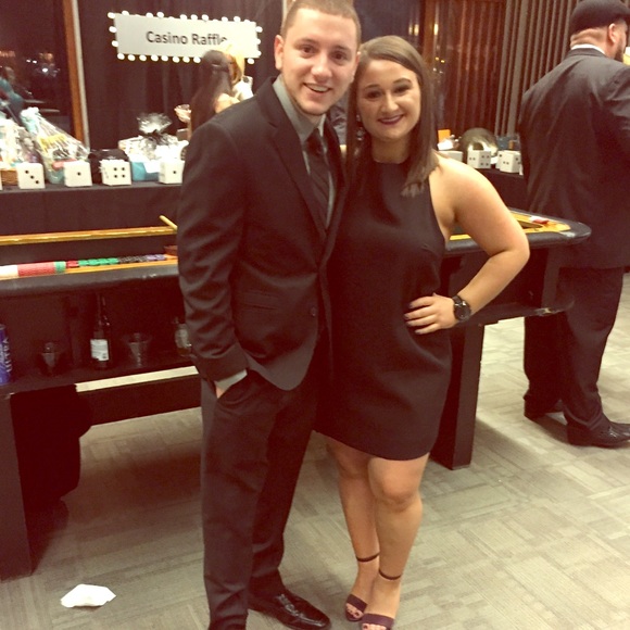 Meet your posher! - Picture 1 of 5